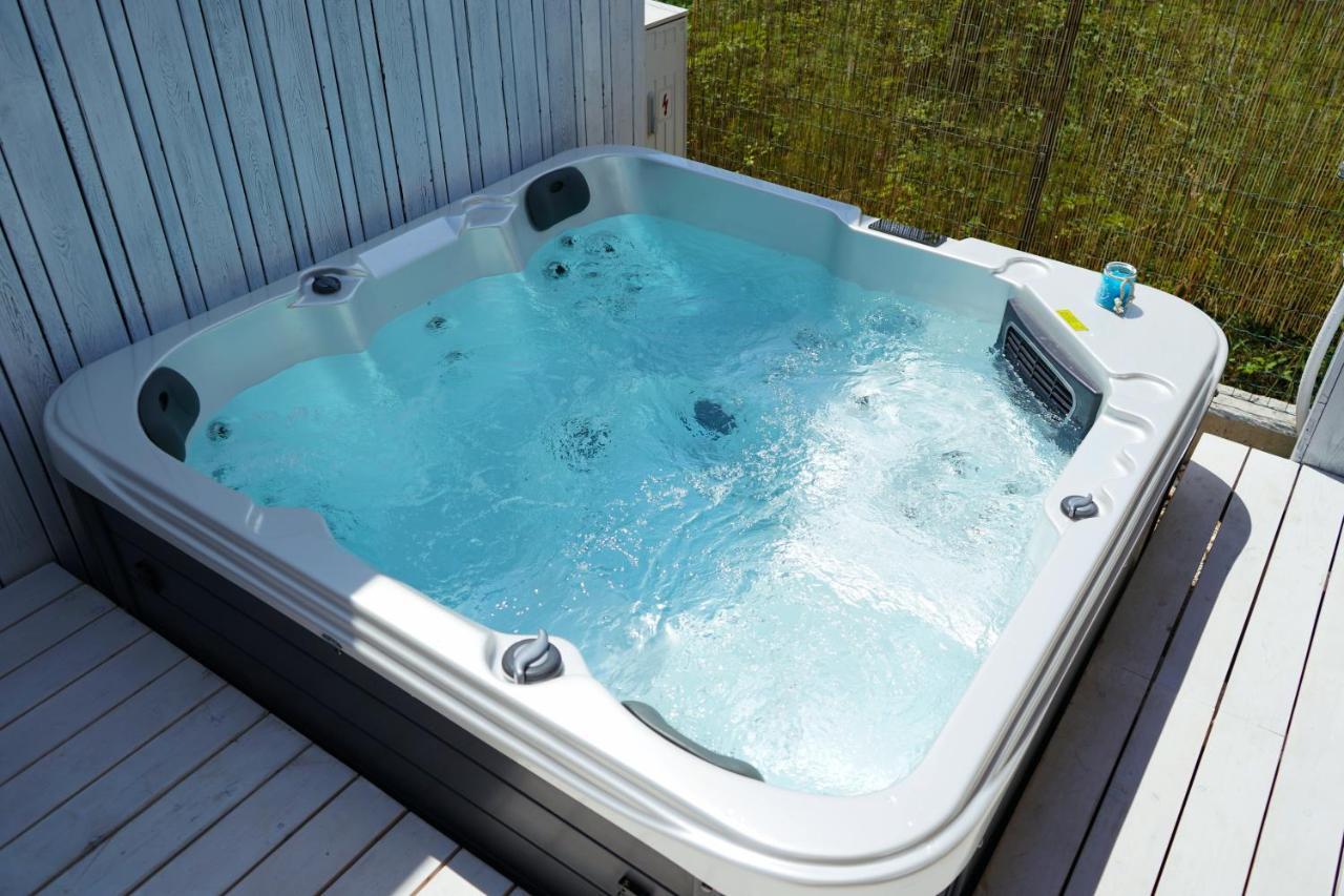 Boutique Style Eco-Beachhouse, Private Jacuzzi Privlaka  Exterior foto