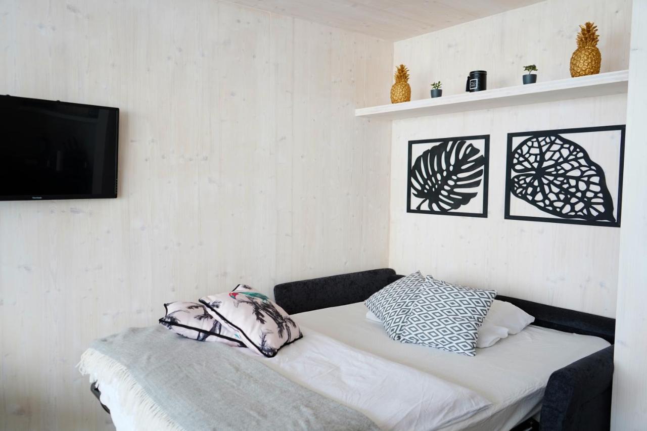 Boutique Style Eco-Beachhouse, Private Jacuzzi Privlaka  Exterior foto